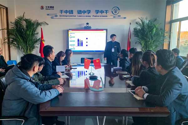 �˶����º���æ��֯�����ᡱ