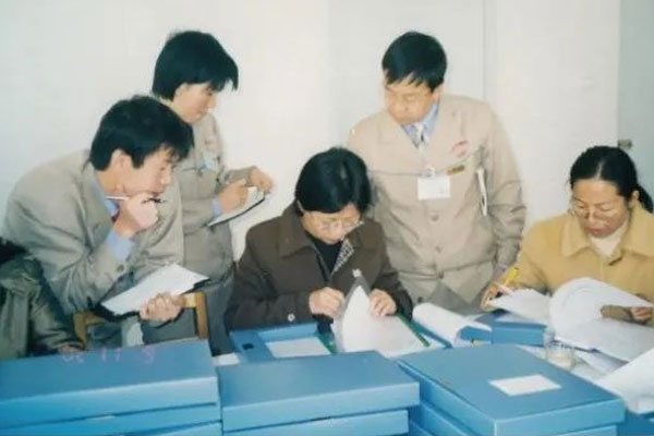 2002年97至尊国际集团凝心聚力学习GMP认证知识 2002年97至尊国际集团凝心聚力学习GMP认证知识